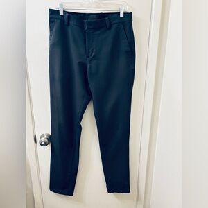 Like new 32x34 Nike Shield men’s active athleisure Black pants trousers M